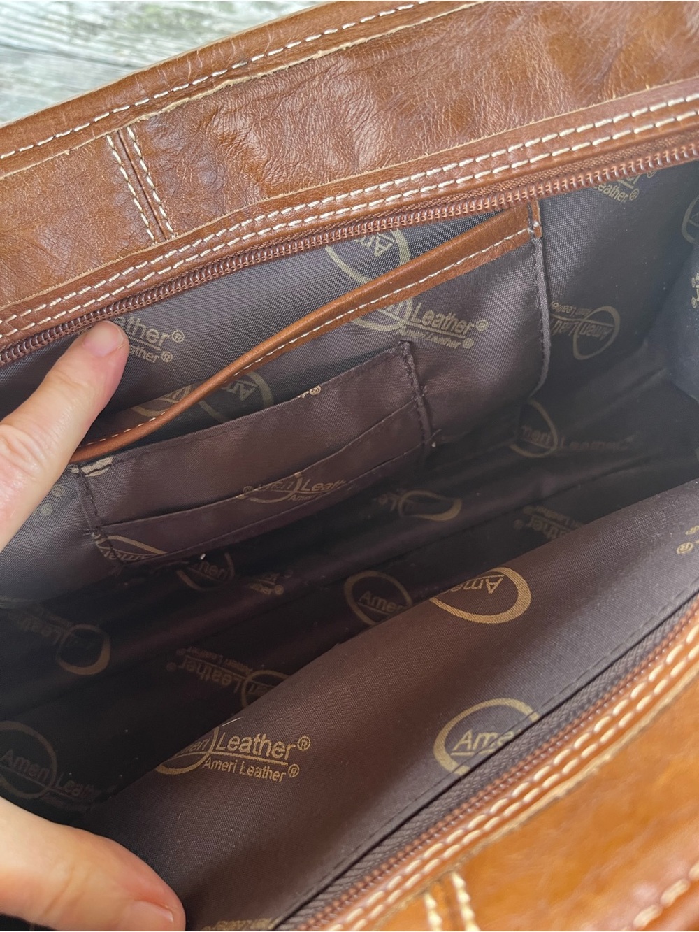 AMERI-LEATHER Classic Brown Leather Shoulder Bag, clean inside - Picture 4 of 5